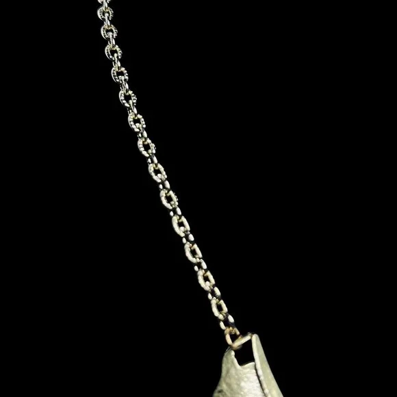 Vintage Gold Tone Leaf Bib Necklace And Clip On Earrings Set (5726) - Picture 4 of 10